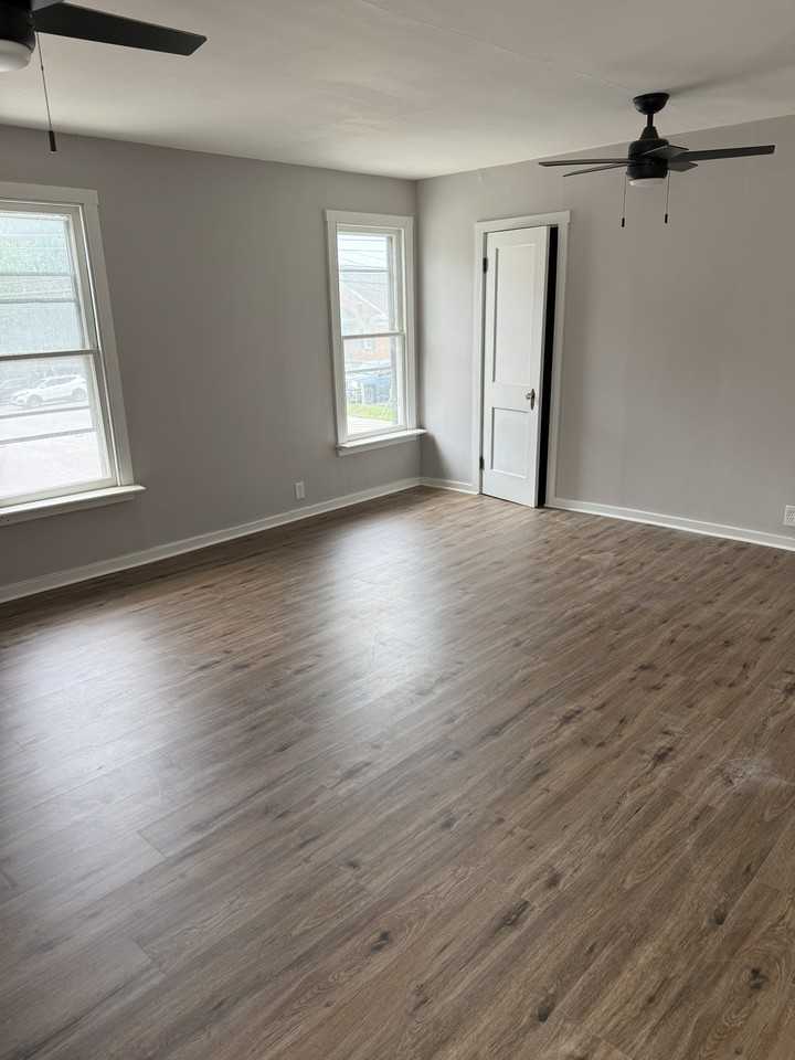 7 North Main Street - Photo 3 of 5