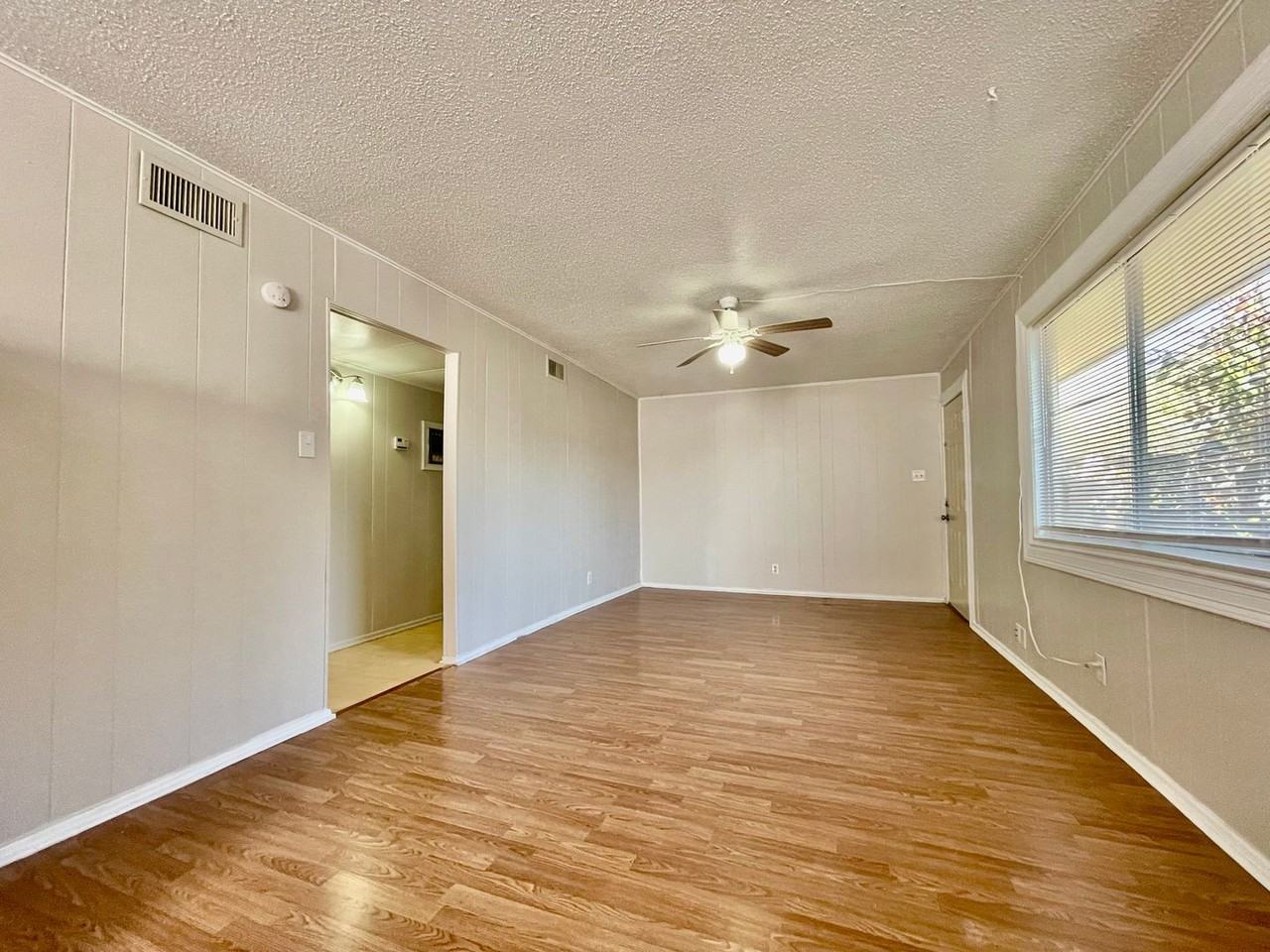 1120 Advance Street - Photo 3 of 6