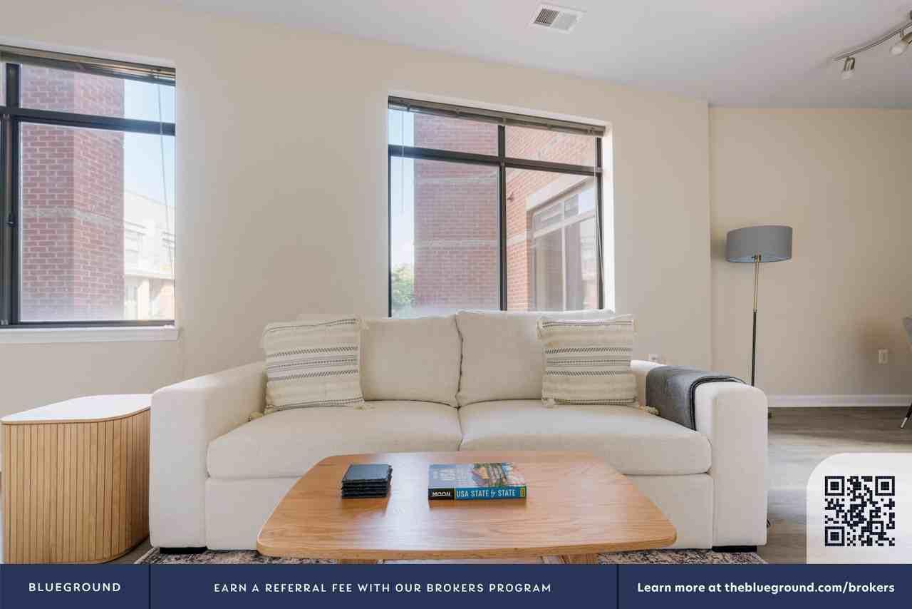 305 10th Street South - Photo 5 of 39