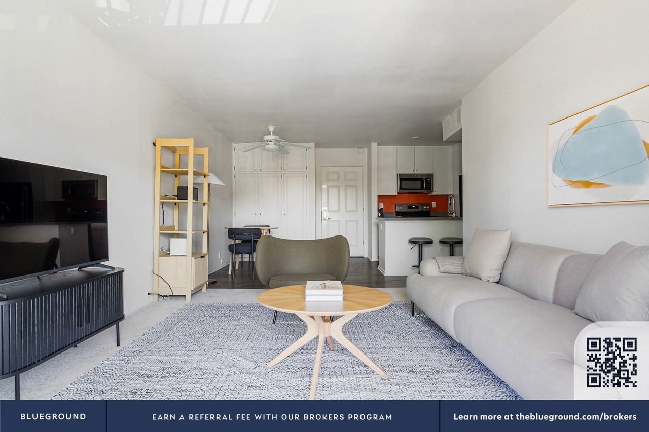 3654 Barham Boulevard - Photo 5 of 77