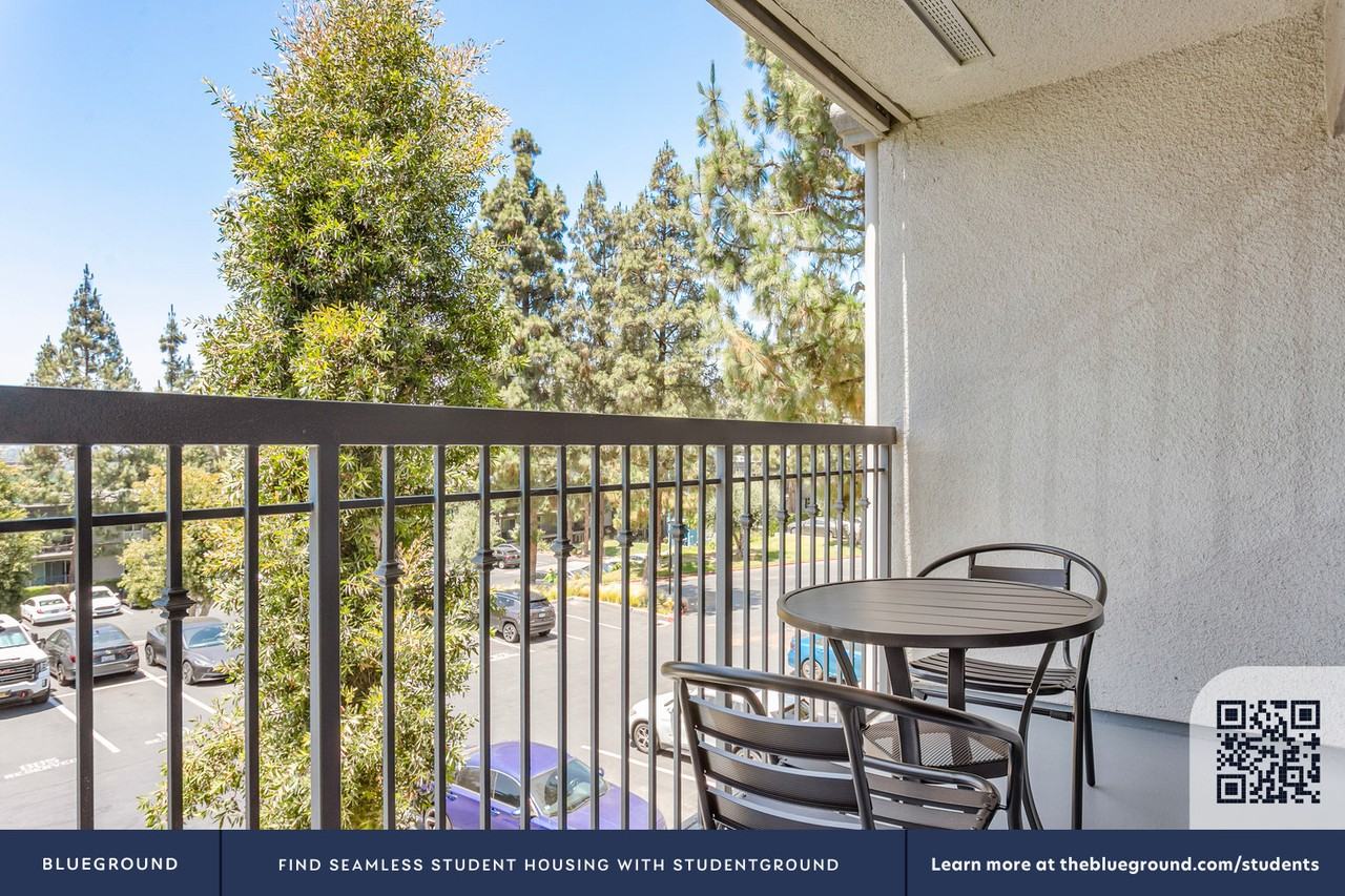 3654 Barham Boulevard - Photo 7 of 77