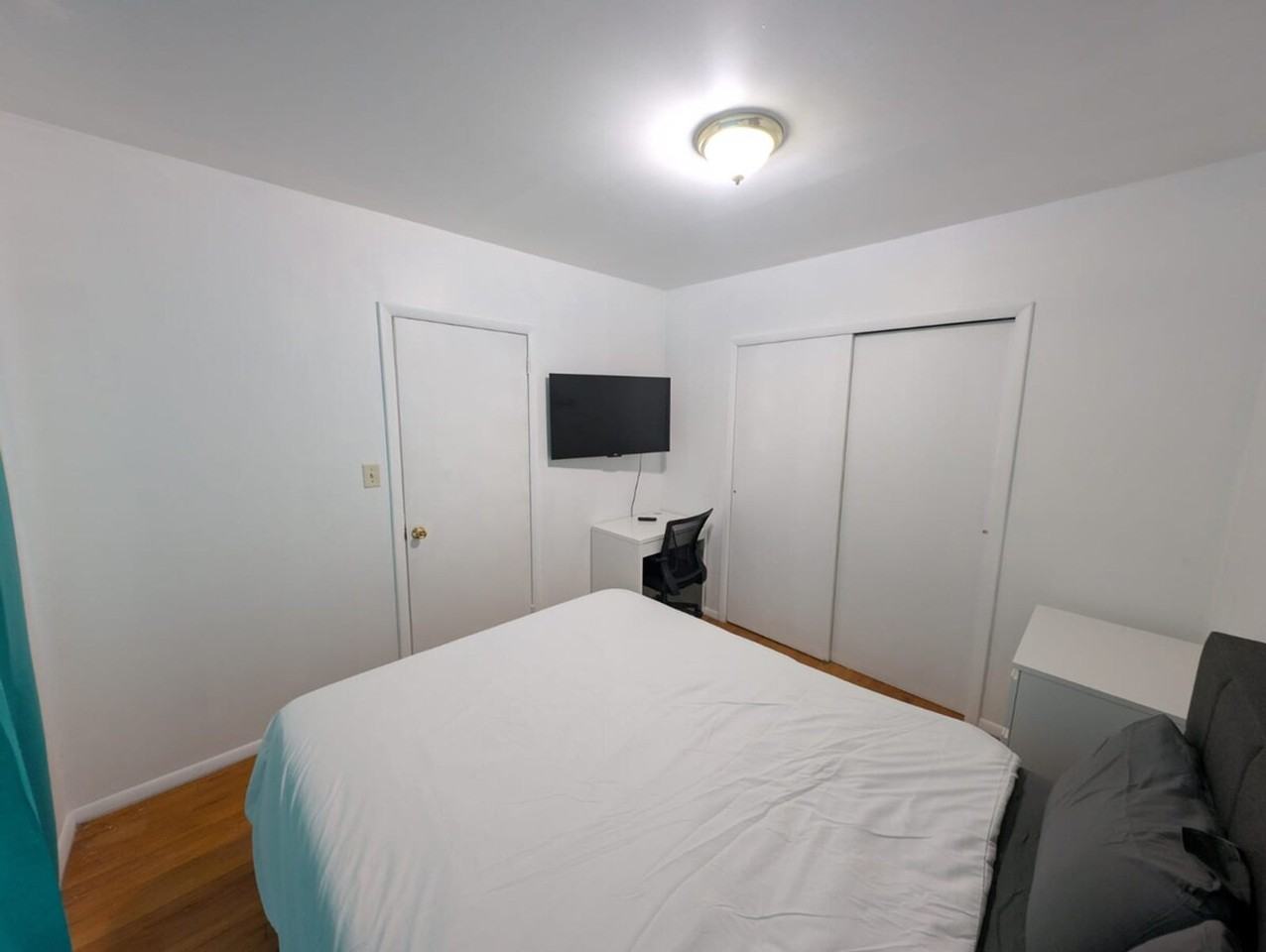 E 96th St #1032038P - Photo 3 of 24