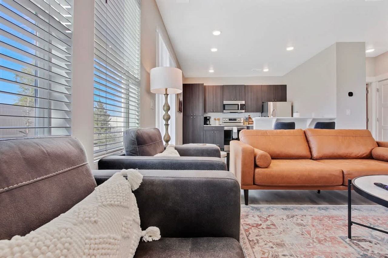 17065 N Hounslow Way #1250664P - Photo 2 of 50