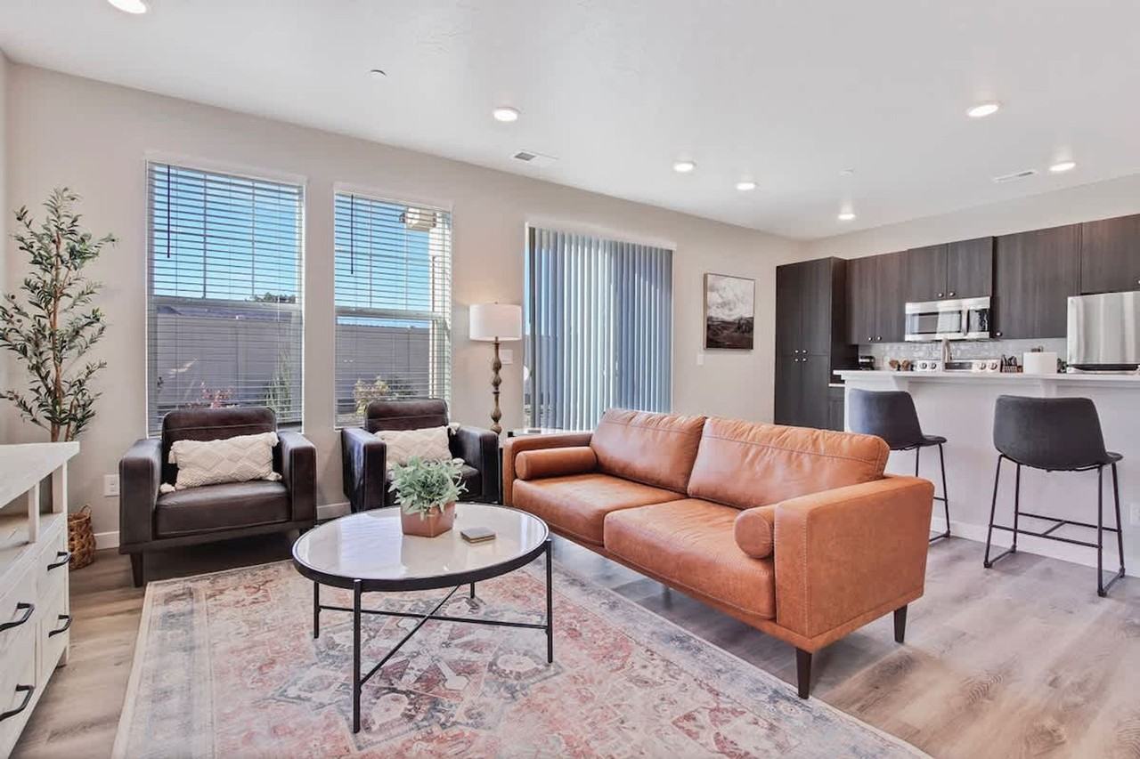 17065 N Hounslow Way #1250664P - Photo 3 of 50