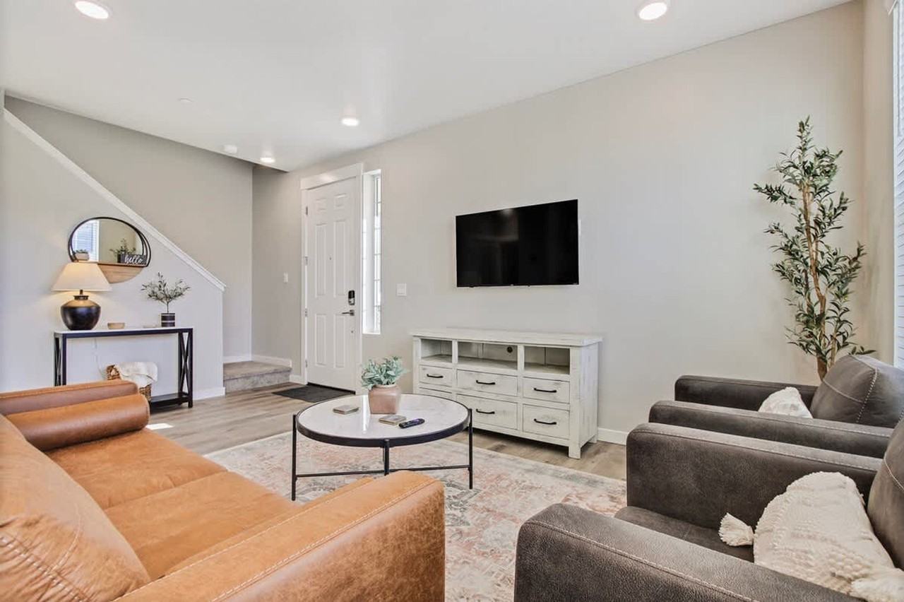 17065 N Hounslow Way #1250664P - Photo 4 of 50