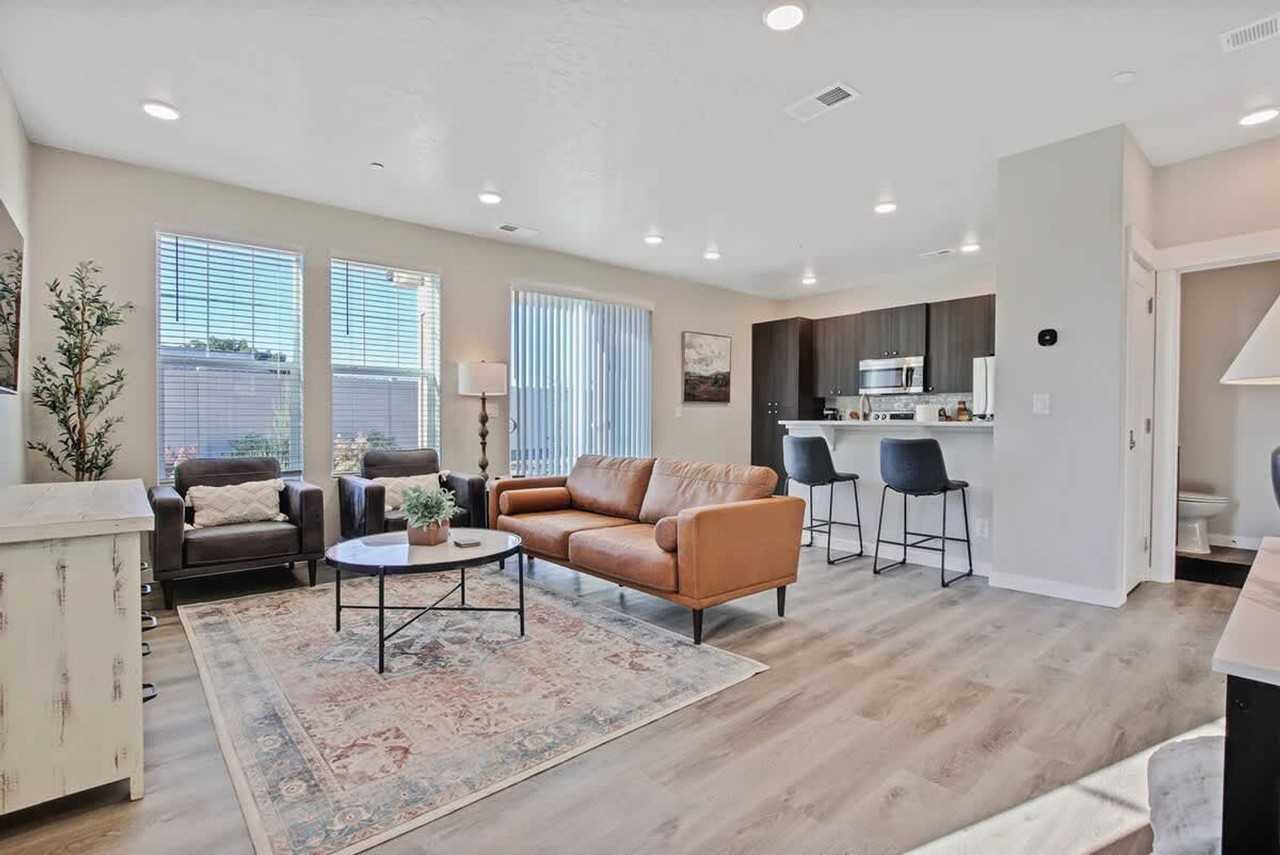 17065 N Hounslow Way #1250664P - Photo 7 of 50