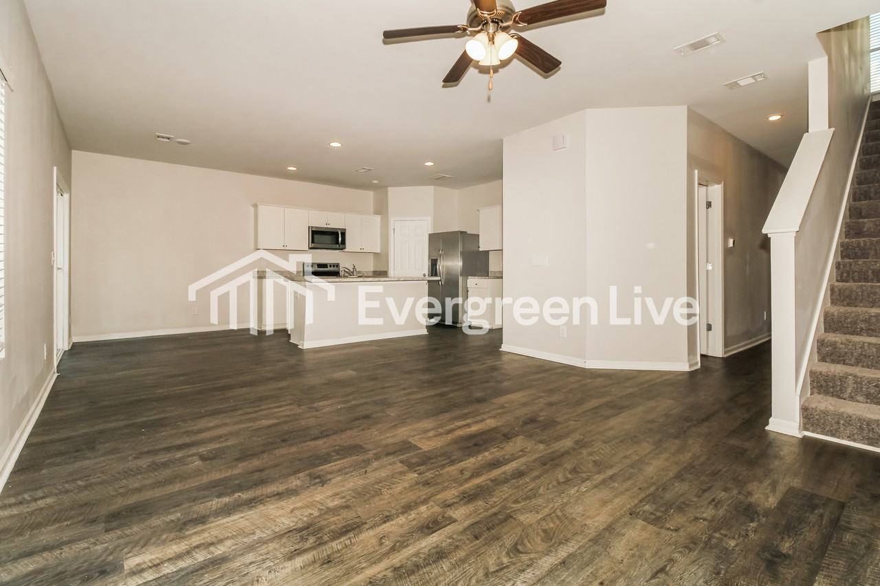 4622 Smithfield Ln - Photo 3 of 13
