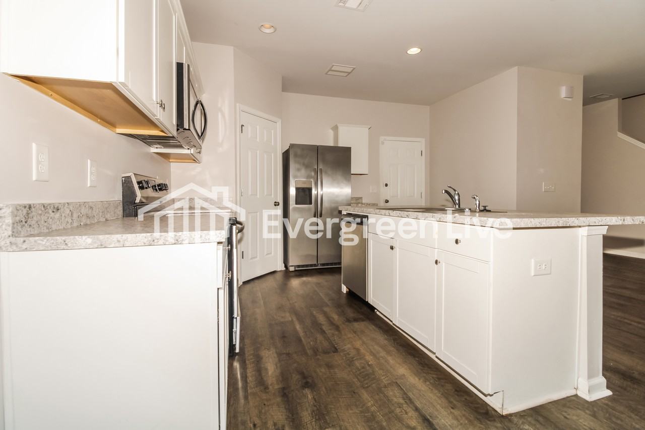 4622 Smithfield Ln - Photo 4 of 13