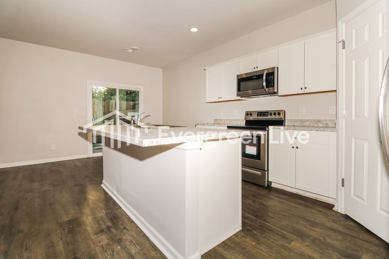 4622 Smithfield Ln - Photo 5 of 13