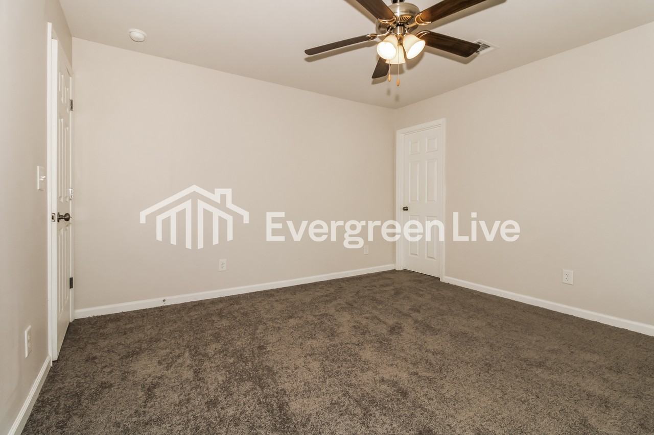 4622 Smithfield Ln - Photo 6 of 13