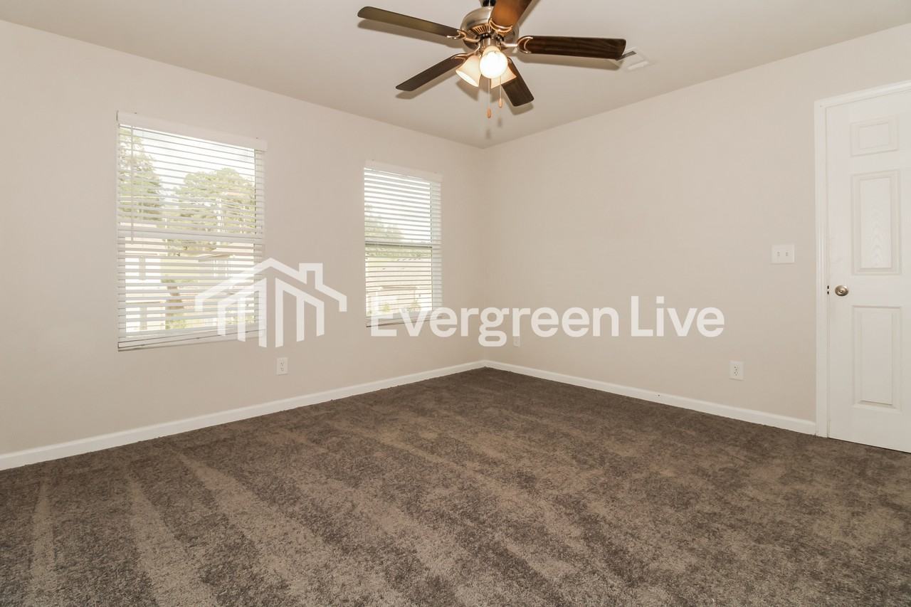 4622 Smithfield Ln - Photo 7 of 13