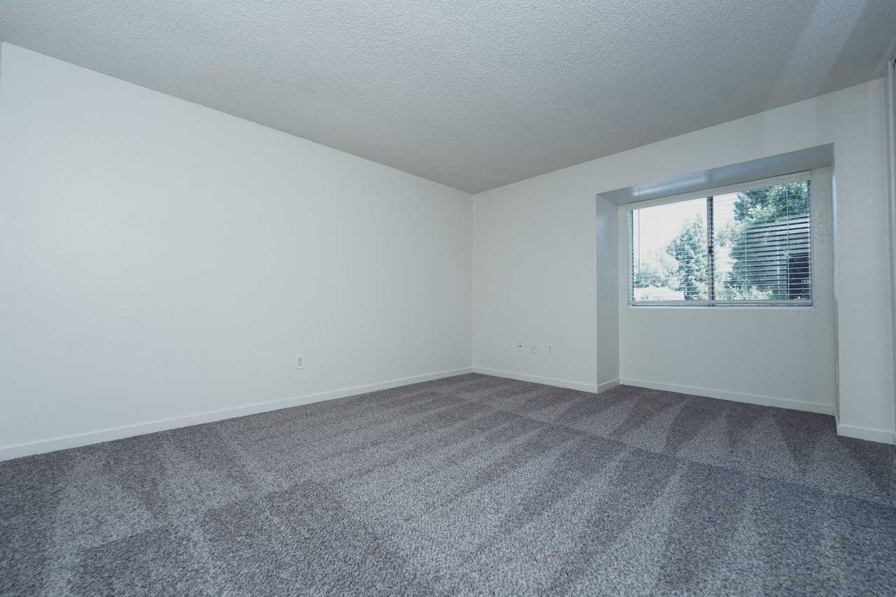 Foxworth Apartments - Photo 2 of 15