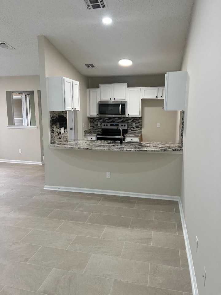 3580 Rain Forest Dr W - Photo 5 of 15