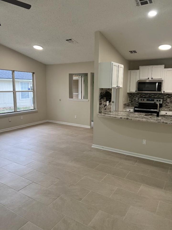 3580 Rain Forest Dr W - Photo 7 of 15