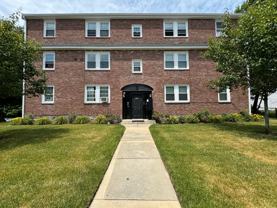 4907 Washington St #3L - Photo 1 of 1