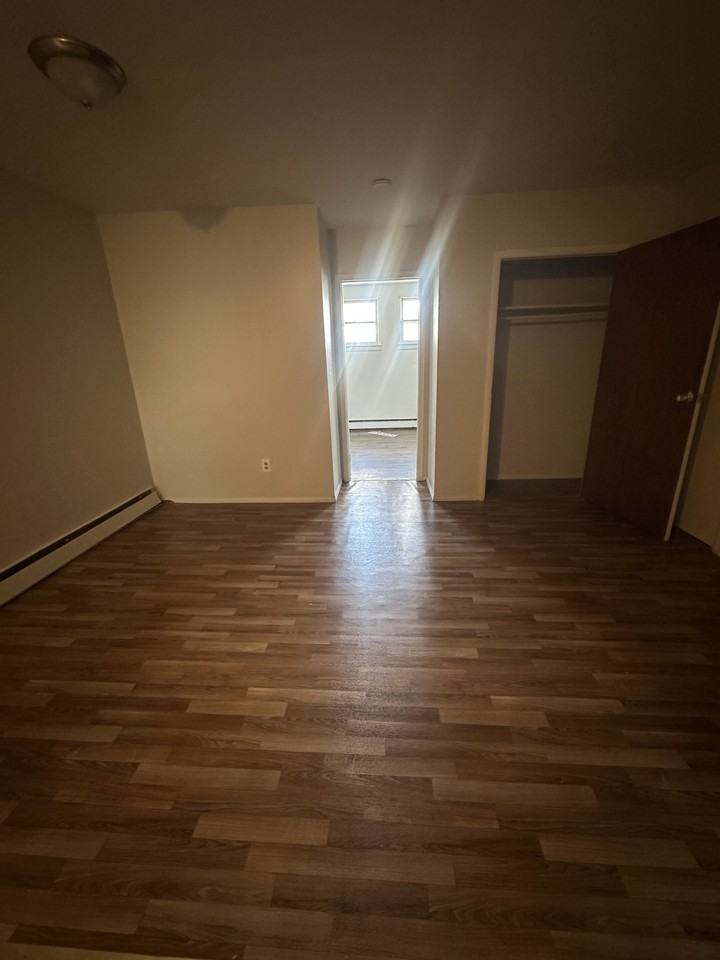 245 Hollywood Ave #1F - Photo 2 of 8