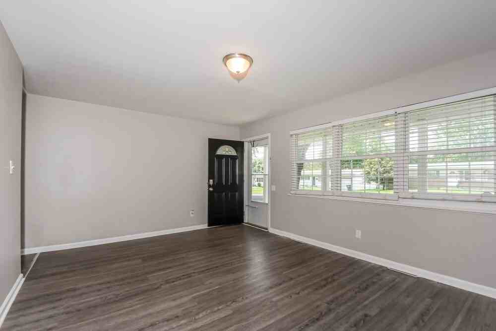 2325 Flamingo Dr - Photo 6 of 17