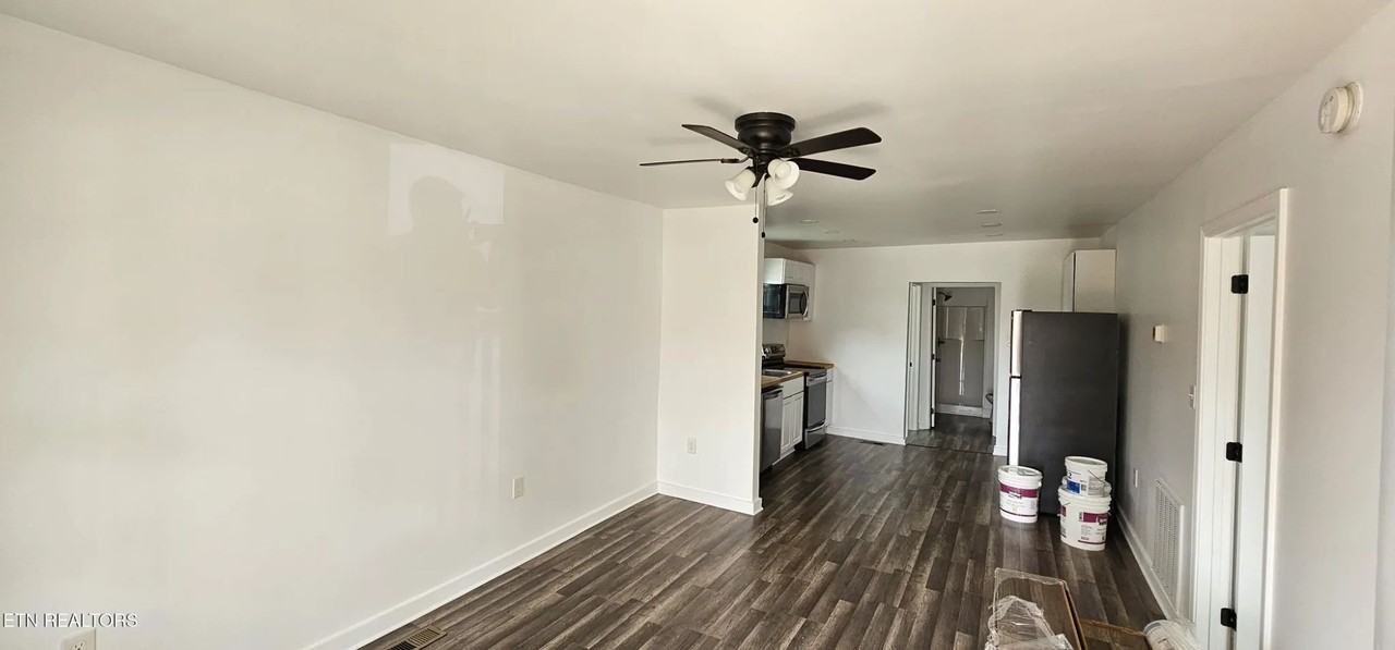 280 W Newcomen St #NA - Photo 3 of 9