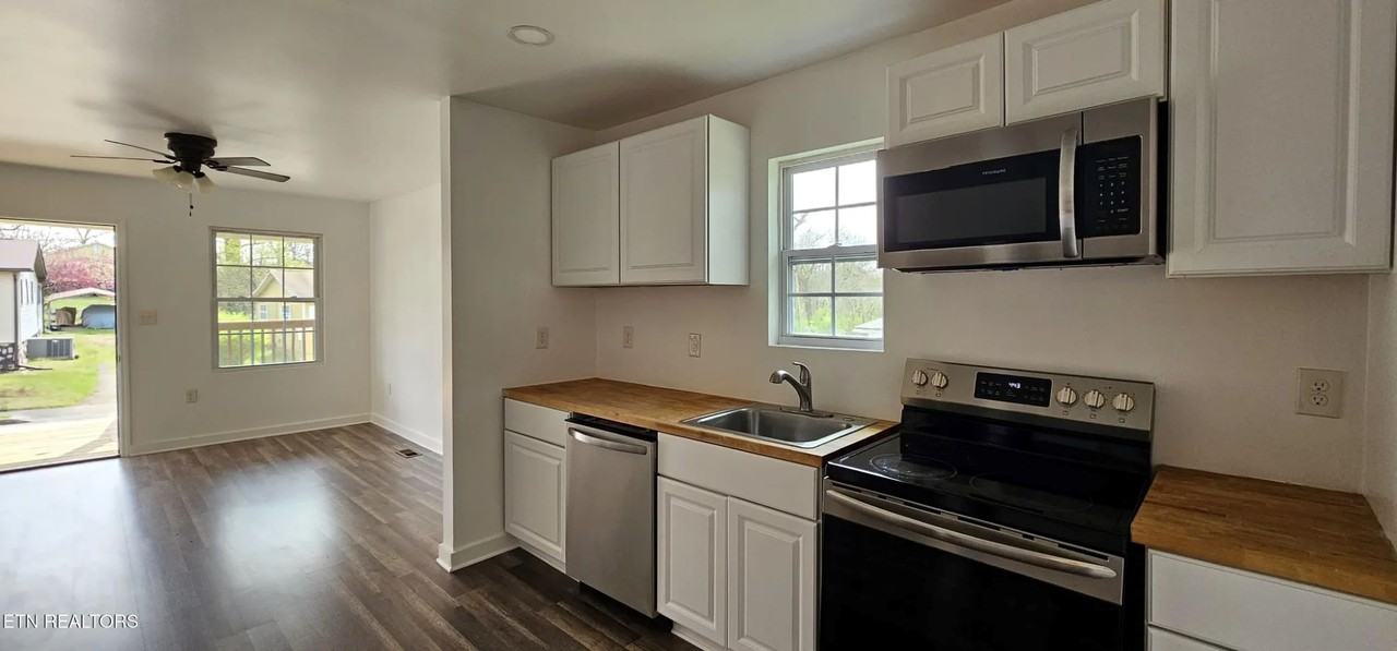 280 W Newcomen St #NA - Photo 4 of 9