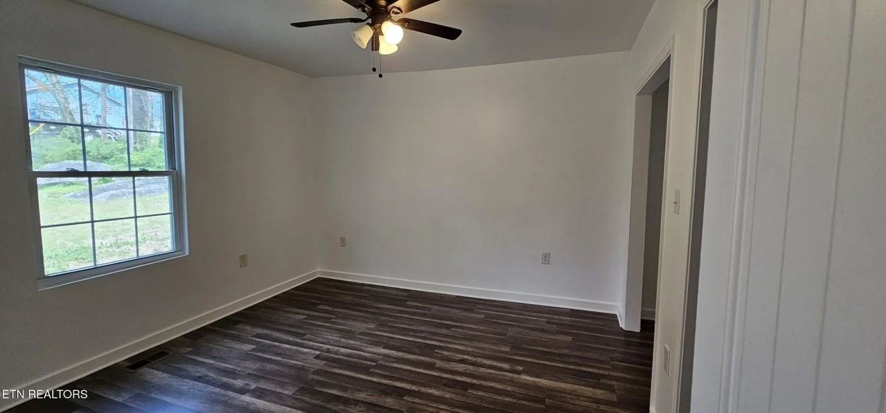 280 W Newcomen St #NA - Photo 5 of 9