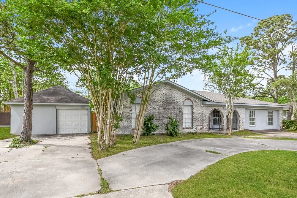 2811 26th St - Photo 3 of 15