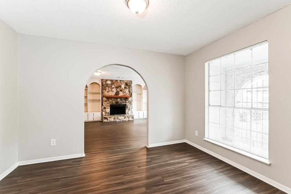 2811 26th St - Photo 5 of 15