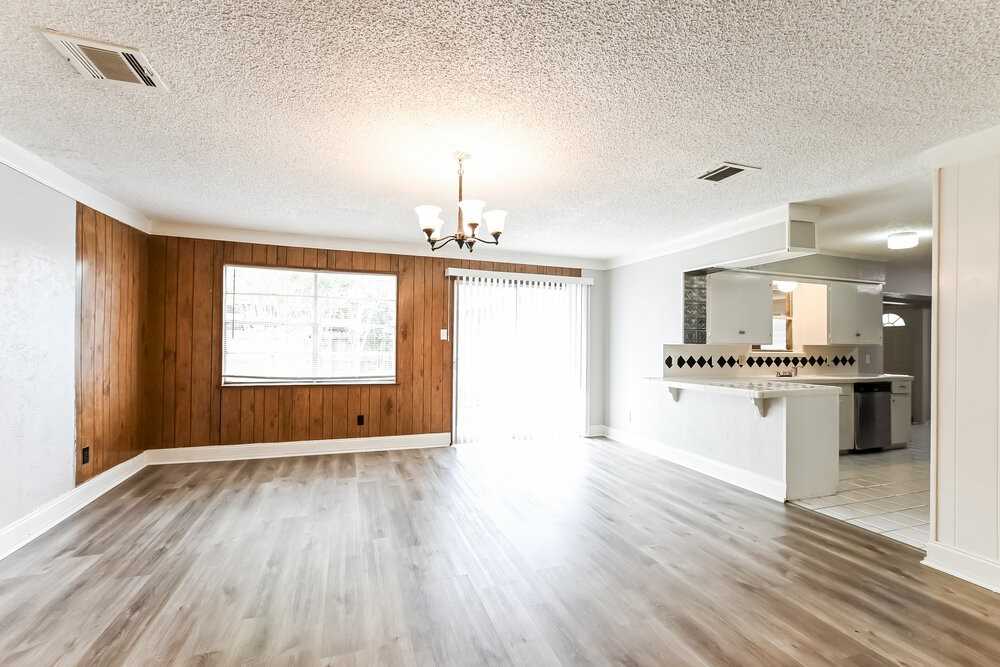 2811 26th St - Photo 6 of 15