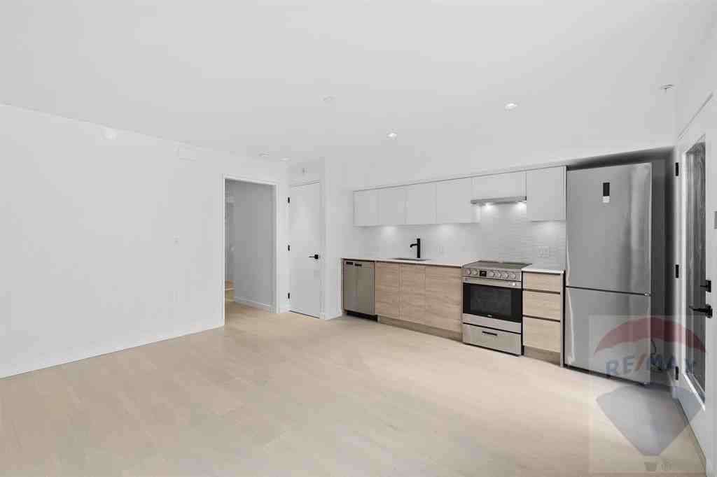 539 East 6th Avenue - Photo 6 of 14