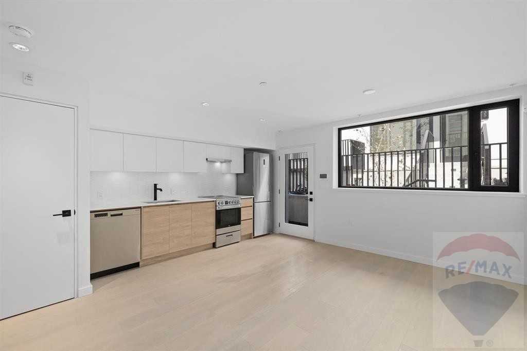 539 East 6th Avenue - Photo 5 of 14