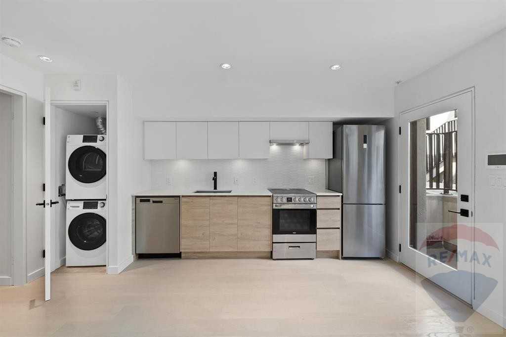 539 East 6th Avenue - Photo 7 of 14