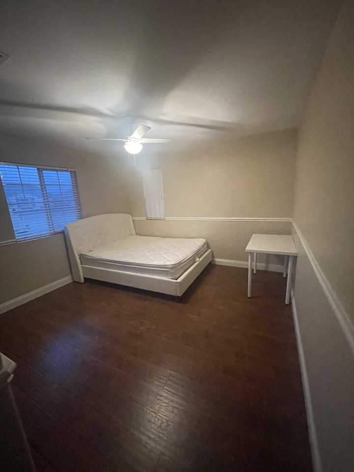 14925 Shoreham St #12