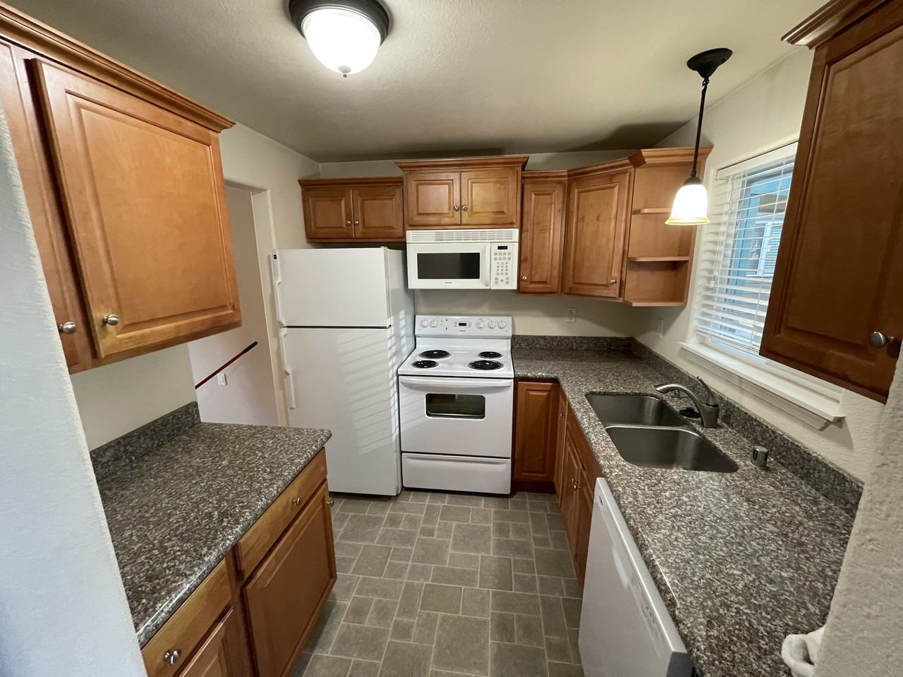 1203 Cowlitz Way ##18 - Photo 3 of 7