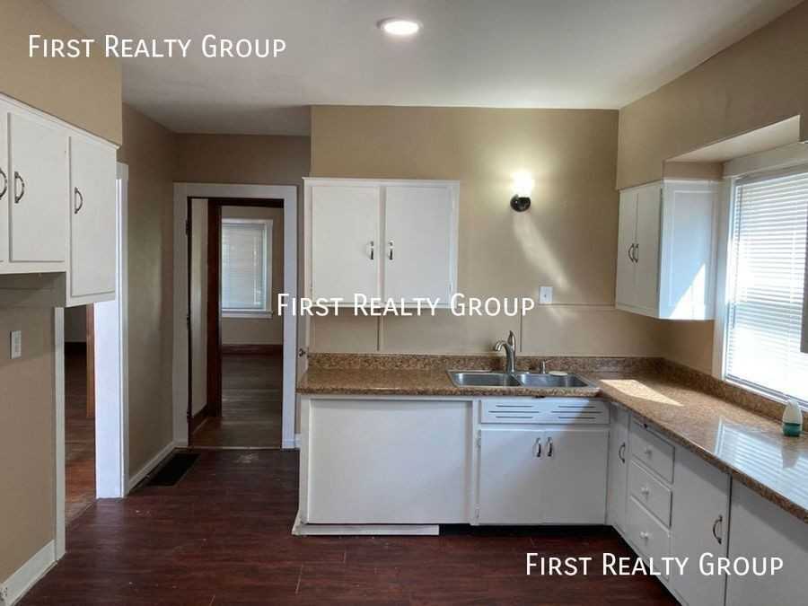 1102 Beaumont Ave - Photo 2 of 12