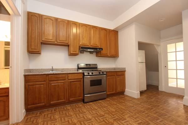 1100 Broadway - Photo 3 of 10