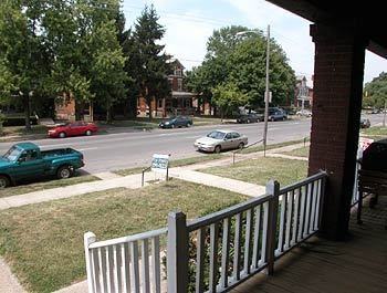 1616-1618 Summit St - Photo 4 of 20