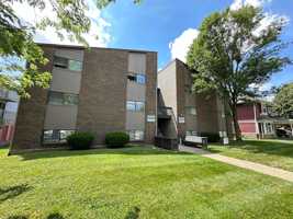 featured image of 1677 Summit St