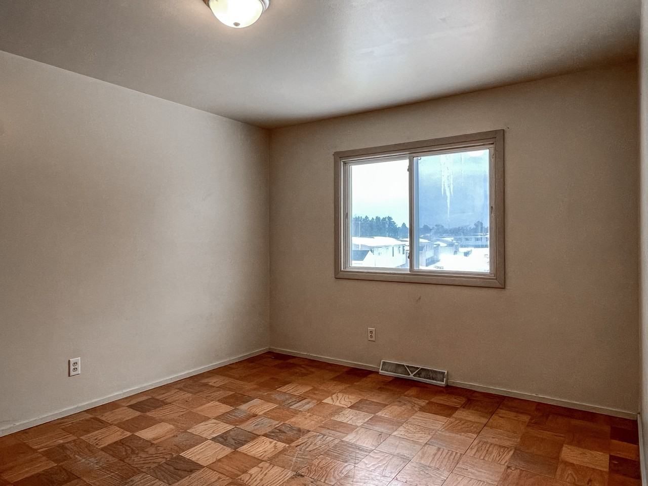 653 Hercules St - Photo 7 of 12