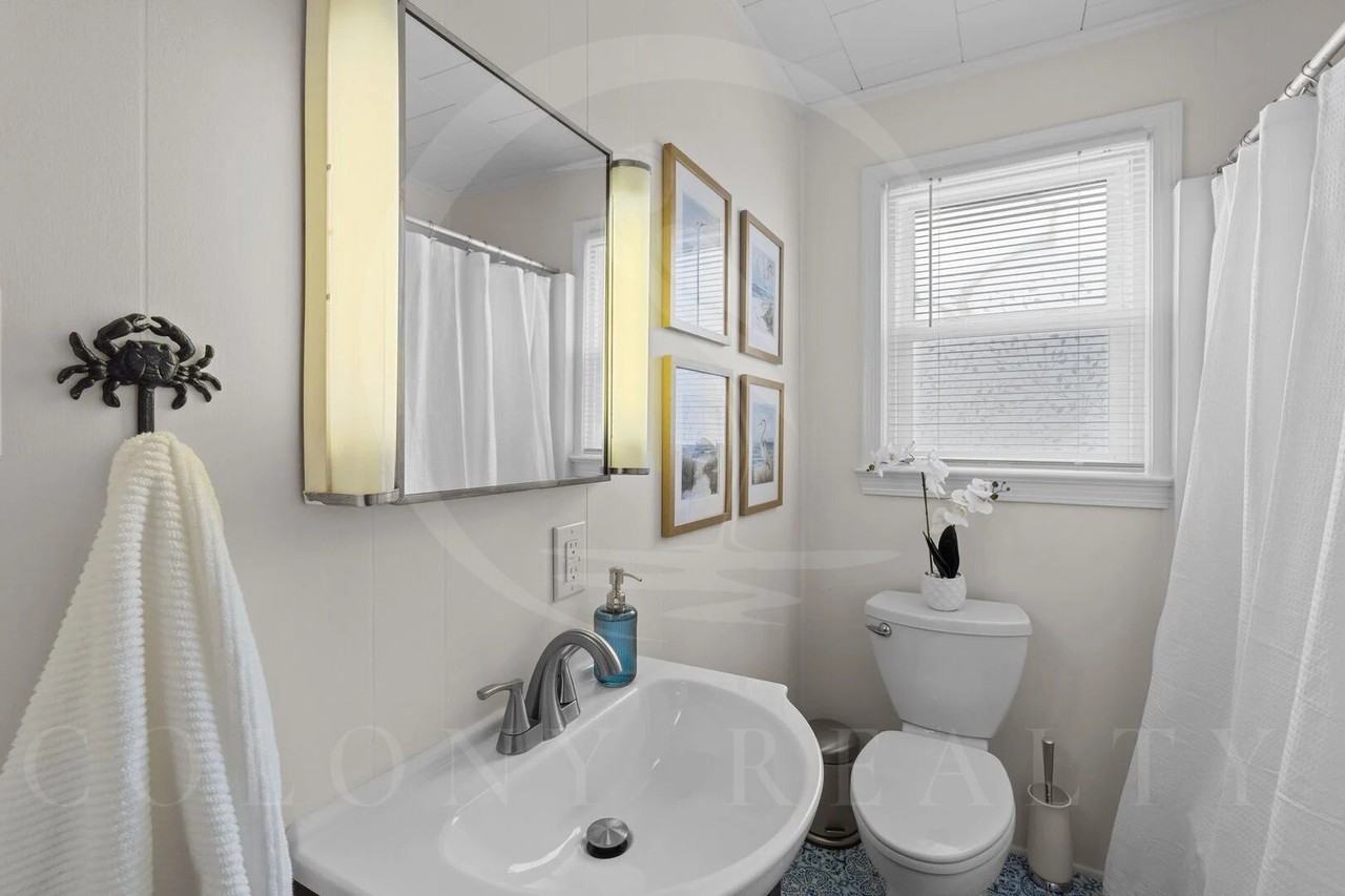 209 E Walker St - Photo 3 of 22