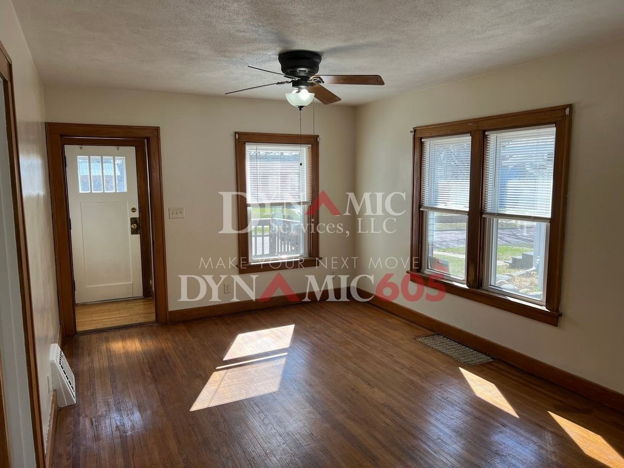 1917 S Duluth Ave - Photo 3 of 31