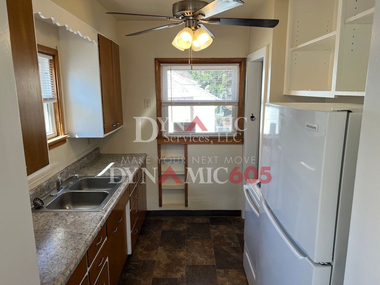 1917 S Duluth Ave - Photo 4 of 31