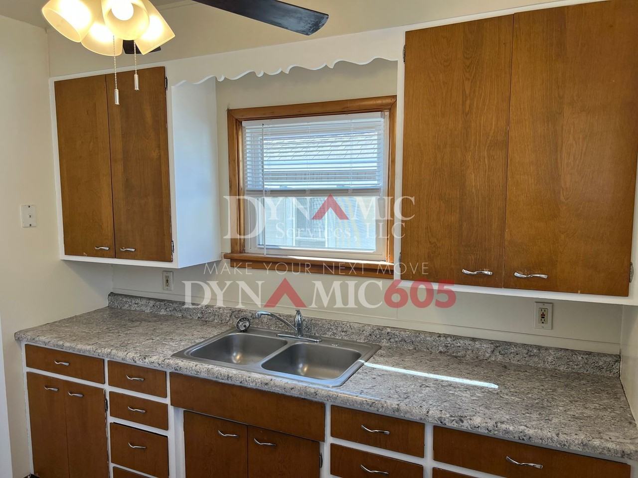 1917 S Duluth Ave - Photo 5 of 31