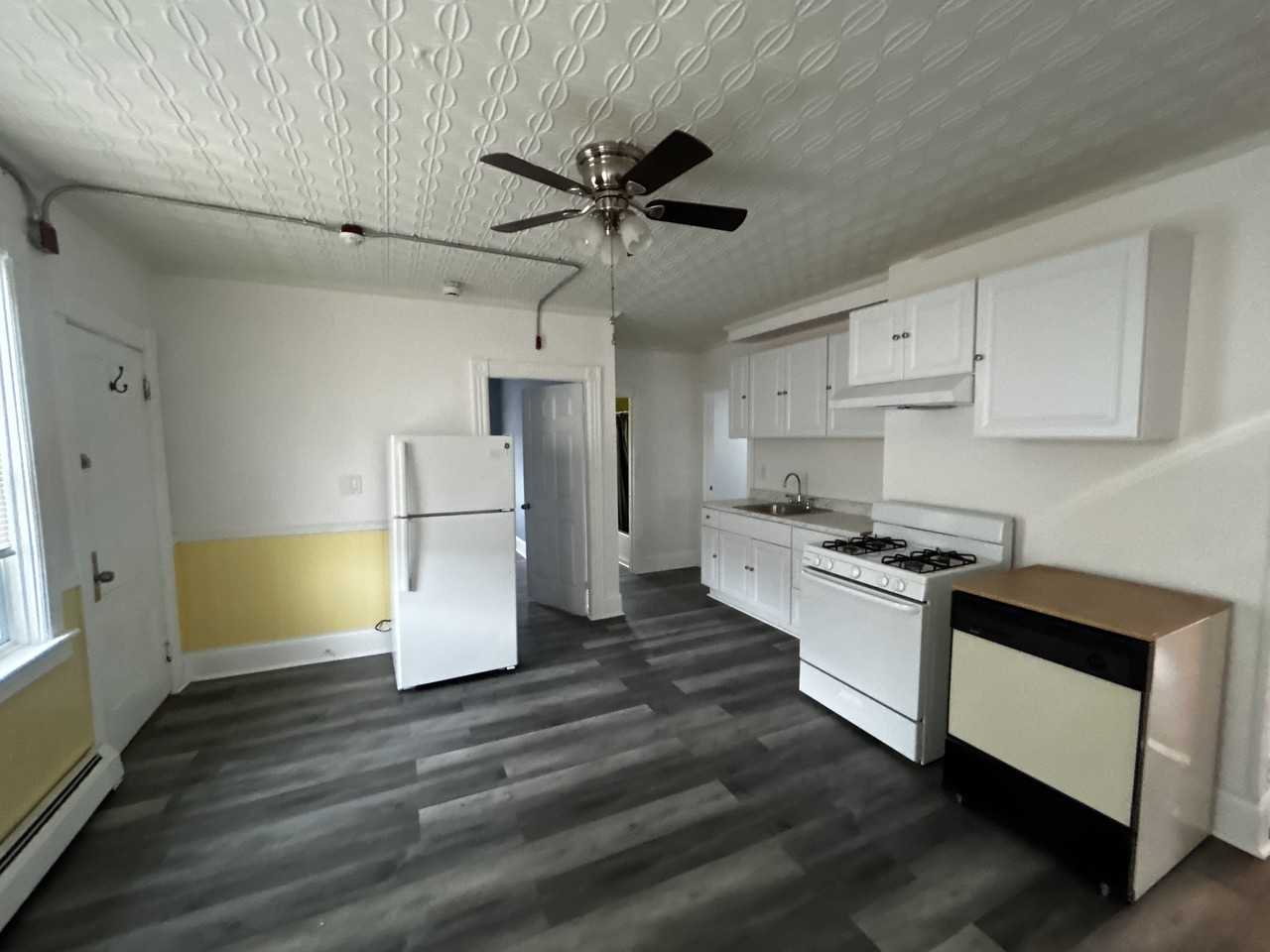 63 Brayton Ave - Photo 3 of 8