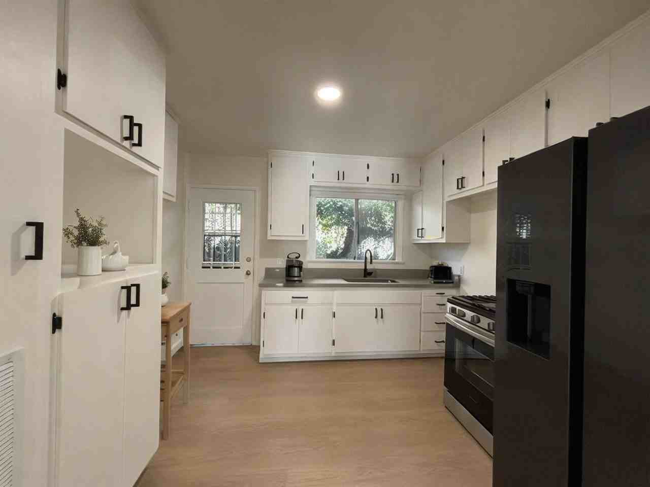 6817-6819 N. Figueroa St. - Photo 4 of 18