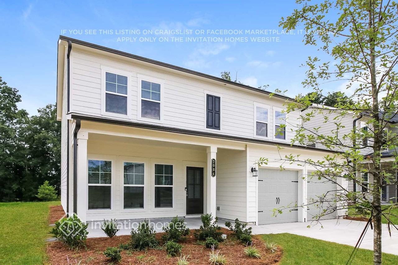 2084 Boxwood Cir - Photo 2 of 18