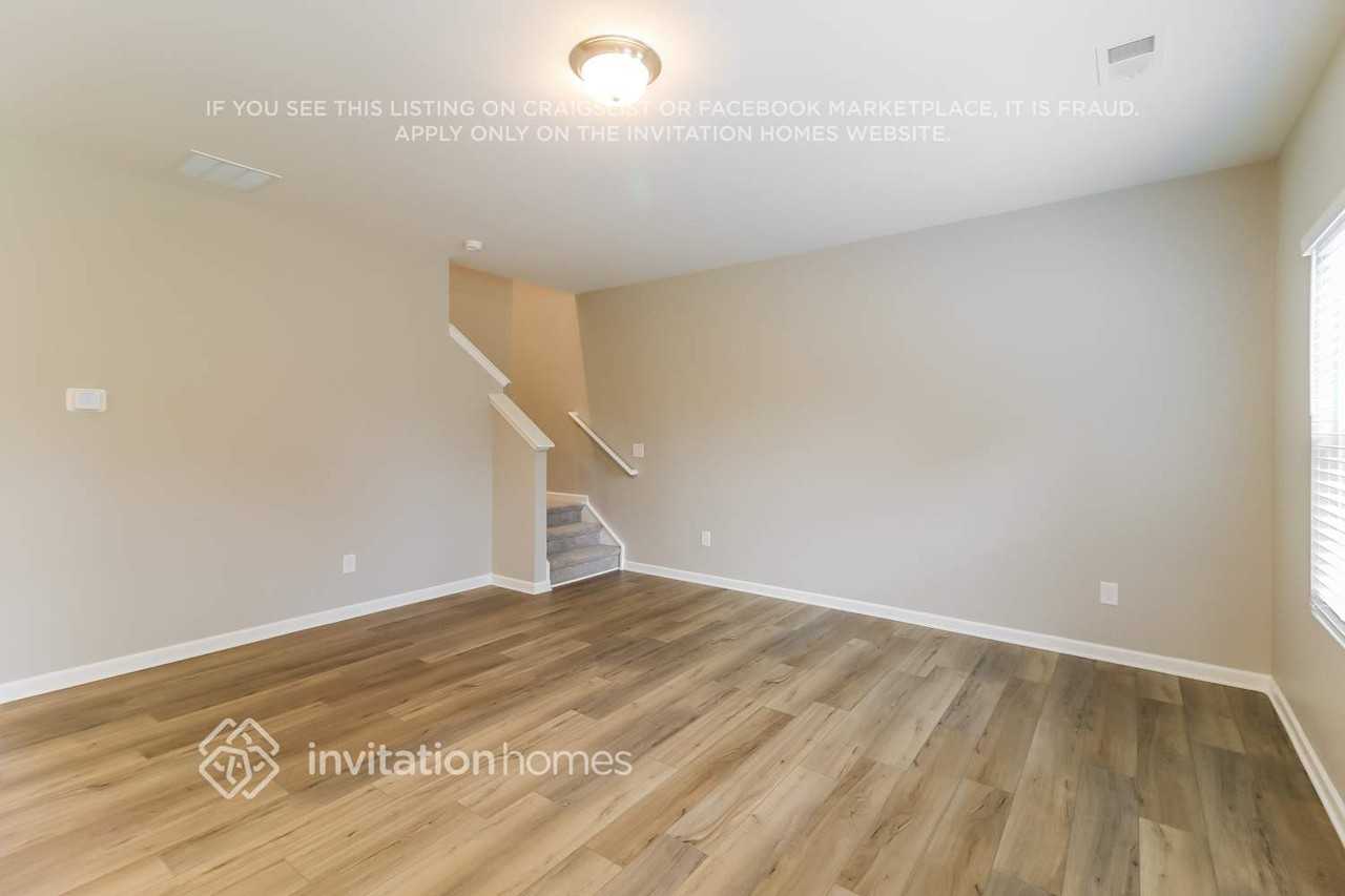 2084 Boxwood Cir - Photo 7 of 18