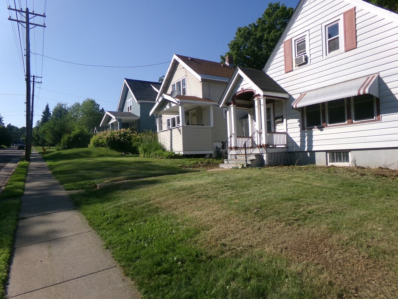 1218 N 19th Ave E - Photo 2 of 14