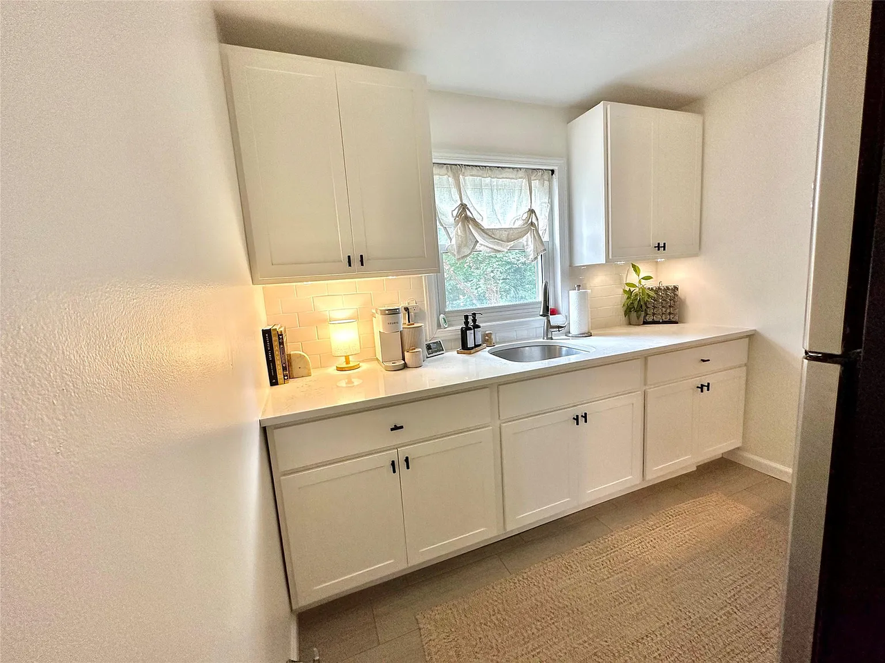 143 Laurel Ave #3 - Photo 3 of 15