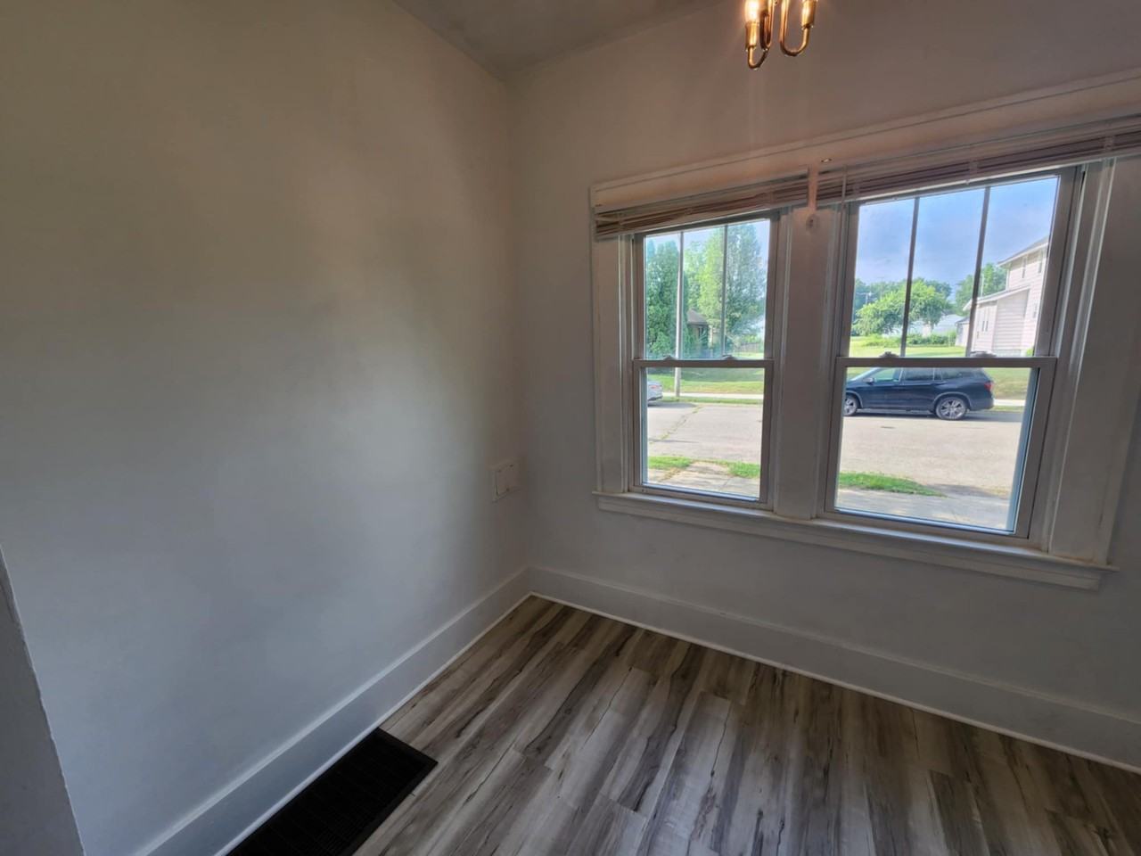 1378 Bellefair Ave - Photo 6 of 22