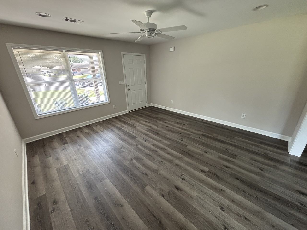 188 Bradford Cir - Photo 2 of 23