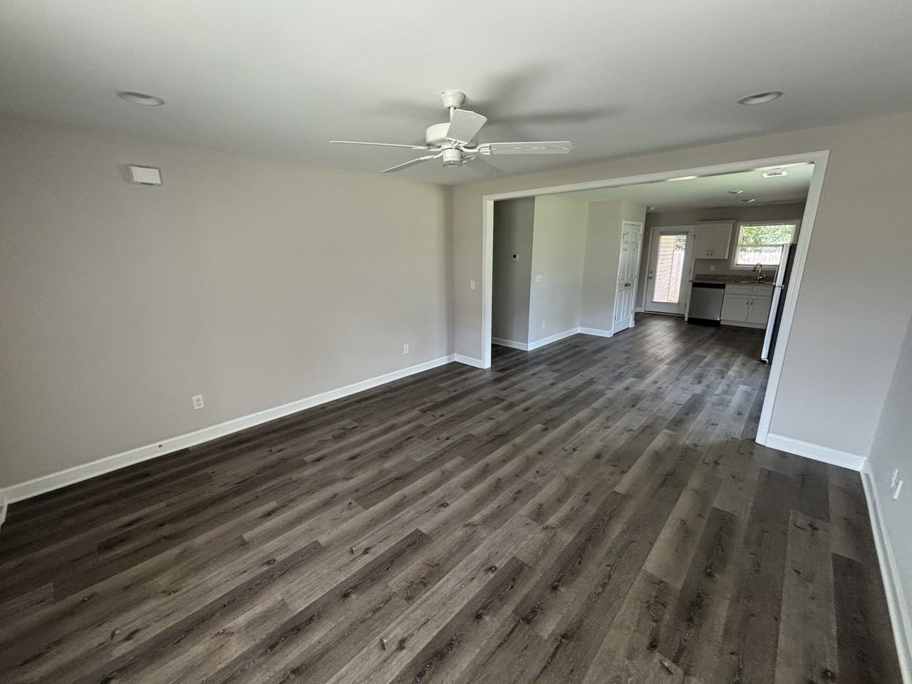 188 Bradford Cir - Photo 3 of 23